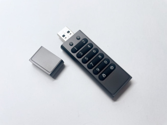 фото Защищенный USB-накопитель EDS-Flash 32 Гб от магазина Batman Store